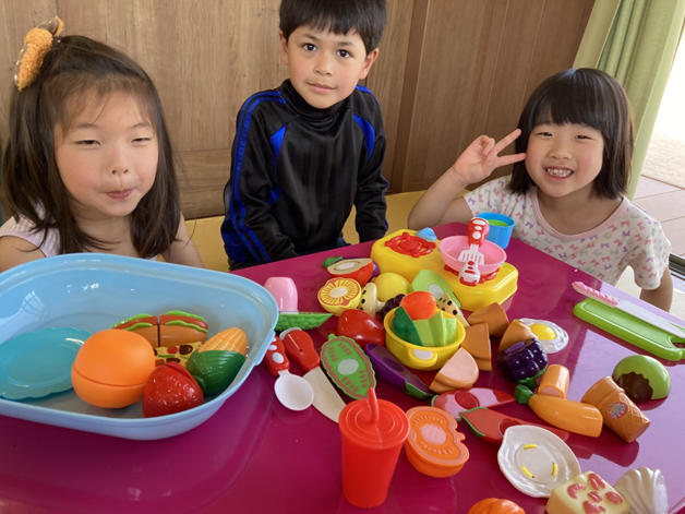 Playing house at the “Waku-Waku Children’s Club”